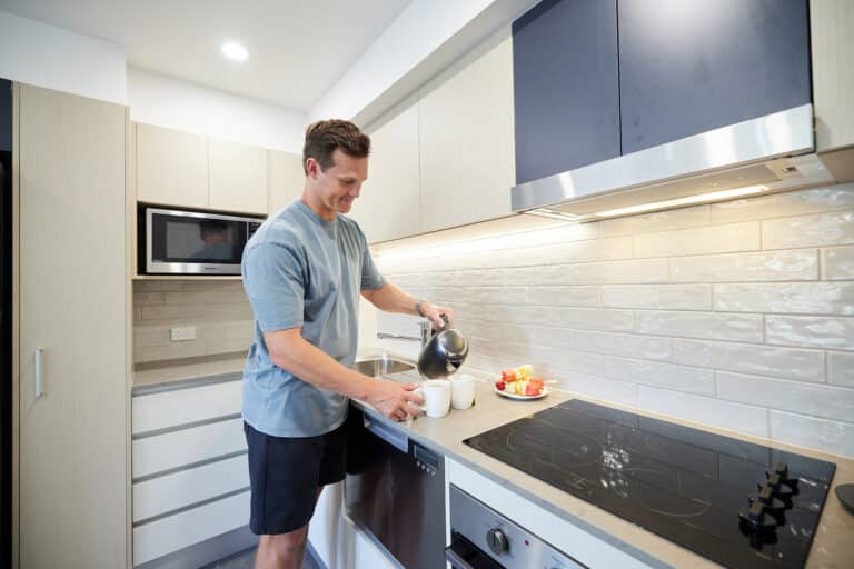 Southport Motel & Apartments | Gold Coast | 1-Bedroom Apartment with 1 King Bed & 1 Single Bed